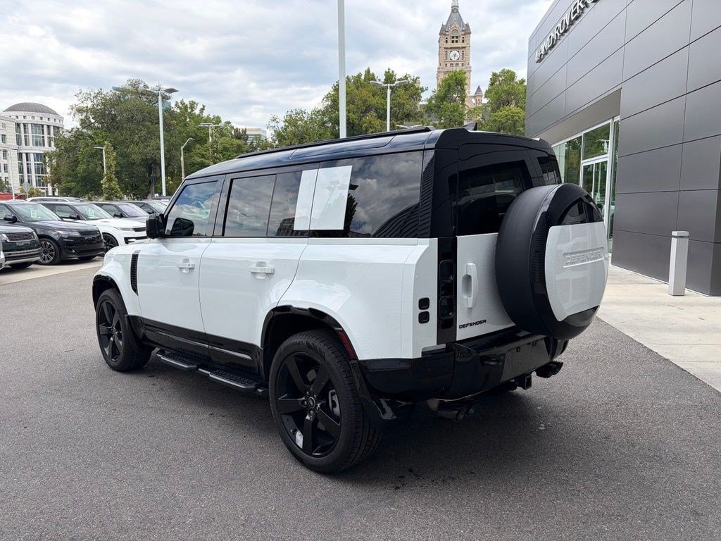 Used 2025 Land Rover Defender 110 X-Dynamic SE AWD/4WD image 5