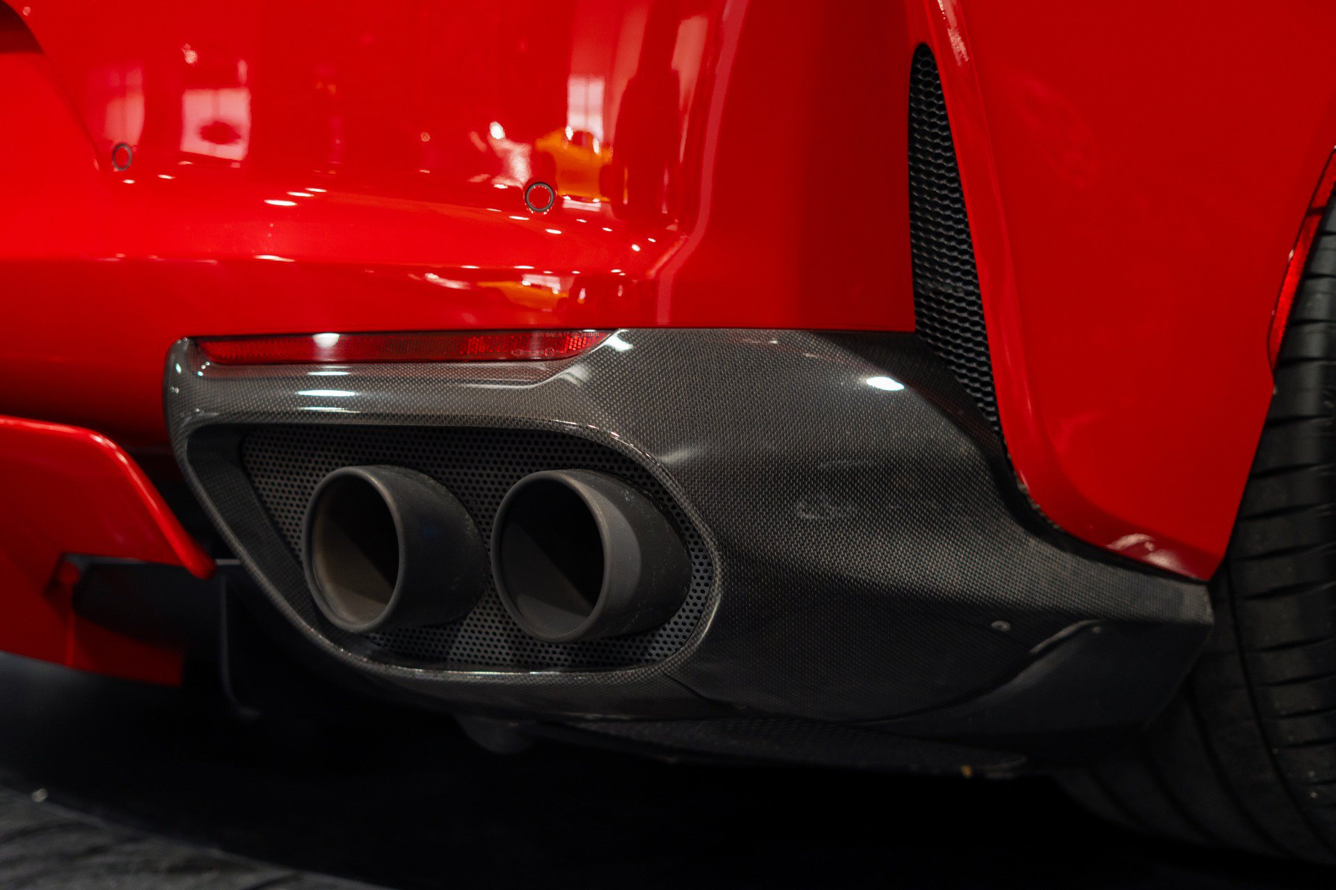 Used 2019 Ferrari 812 Superfast RWD image 12