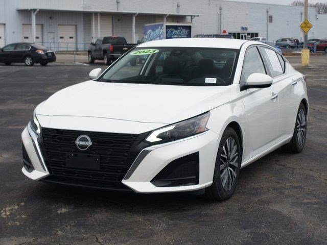 Used 2023 Nissan Altima 2.5 SV image 2