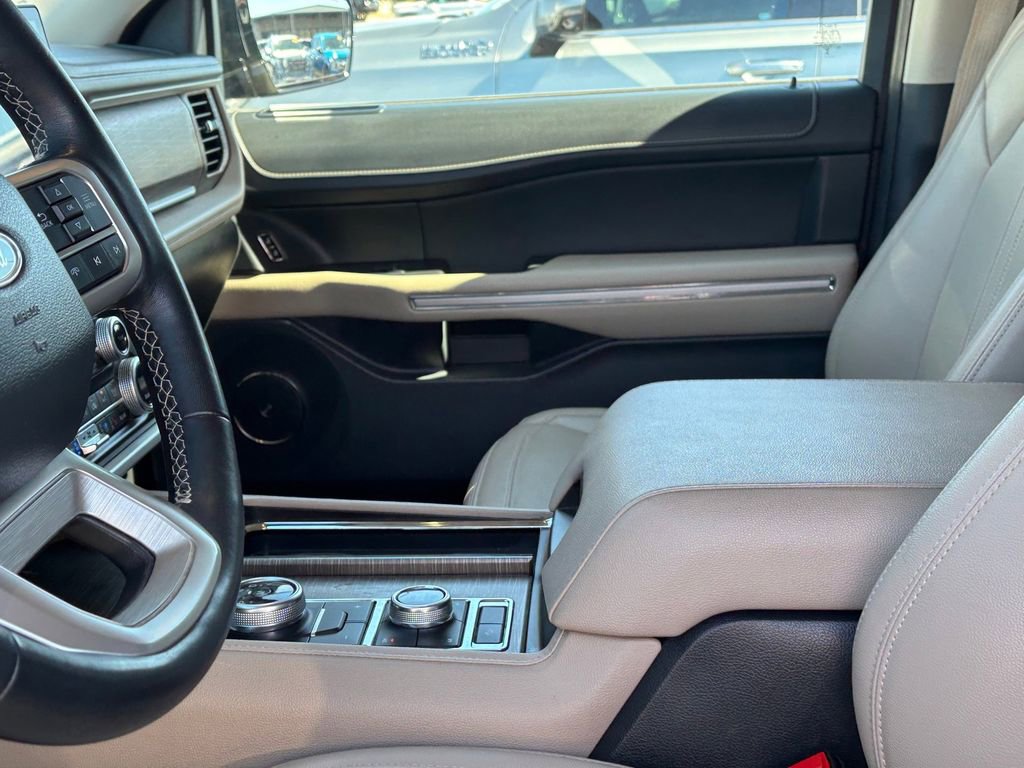 Used 2024 Ford Expedition Limited AWD/4WD image 11