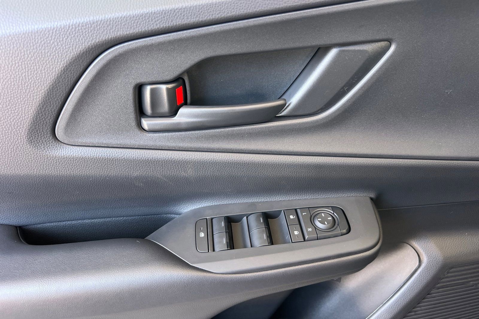 New 2026 Toyota Prius Plug-In Hybrid FWD image 10