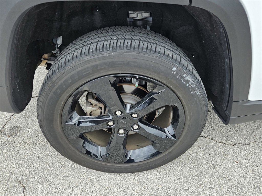 Used 2024 Jeep Grand Cherokee Altitude image 41