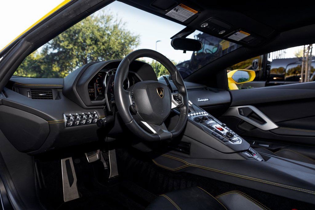 Used 2014 Lamborghini Aventador image 24