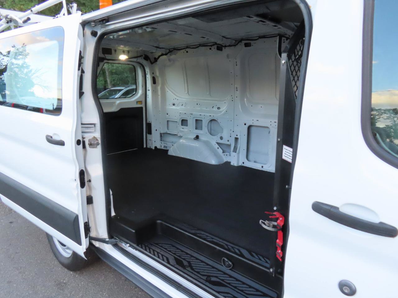 Used 2014 Ford E-150 and Econoline 150 RWD image 9