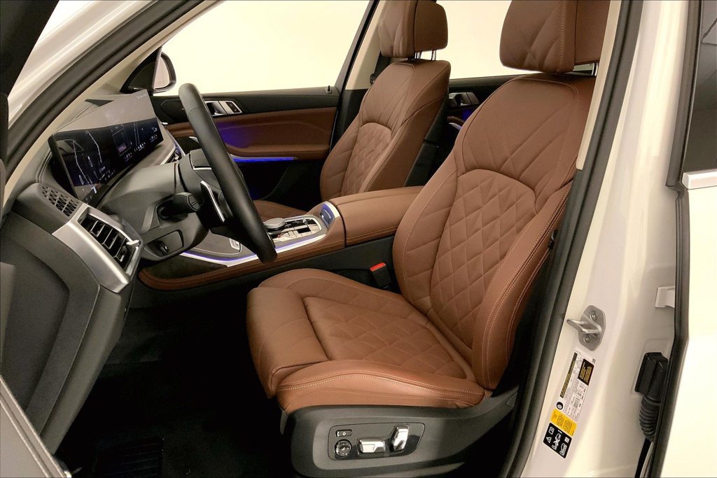 Certified 2024 BMW X7 xDrive40i w/ Premium Package AWD/4WD image 13