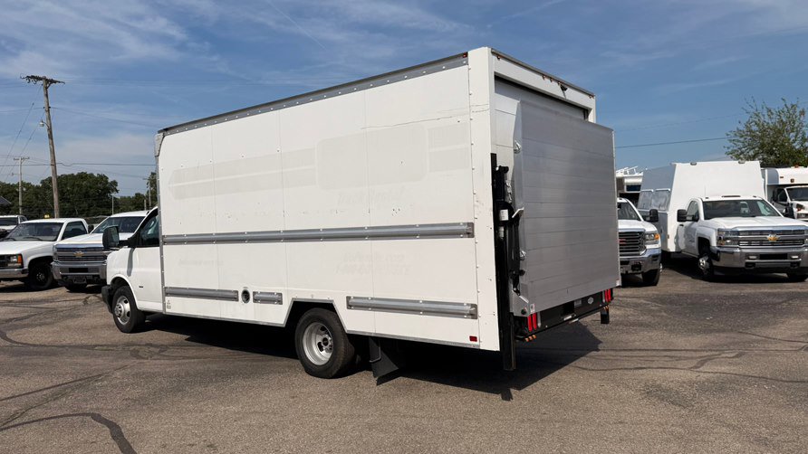 Used 2020 GMC Savana 3500 Extended w/ Driver Convenience Package RWD image 3