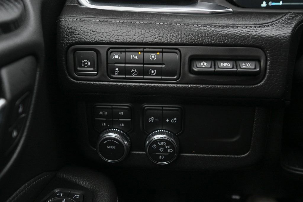 Used 2023 GMC Yukon XL Denali image 38