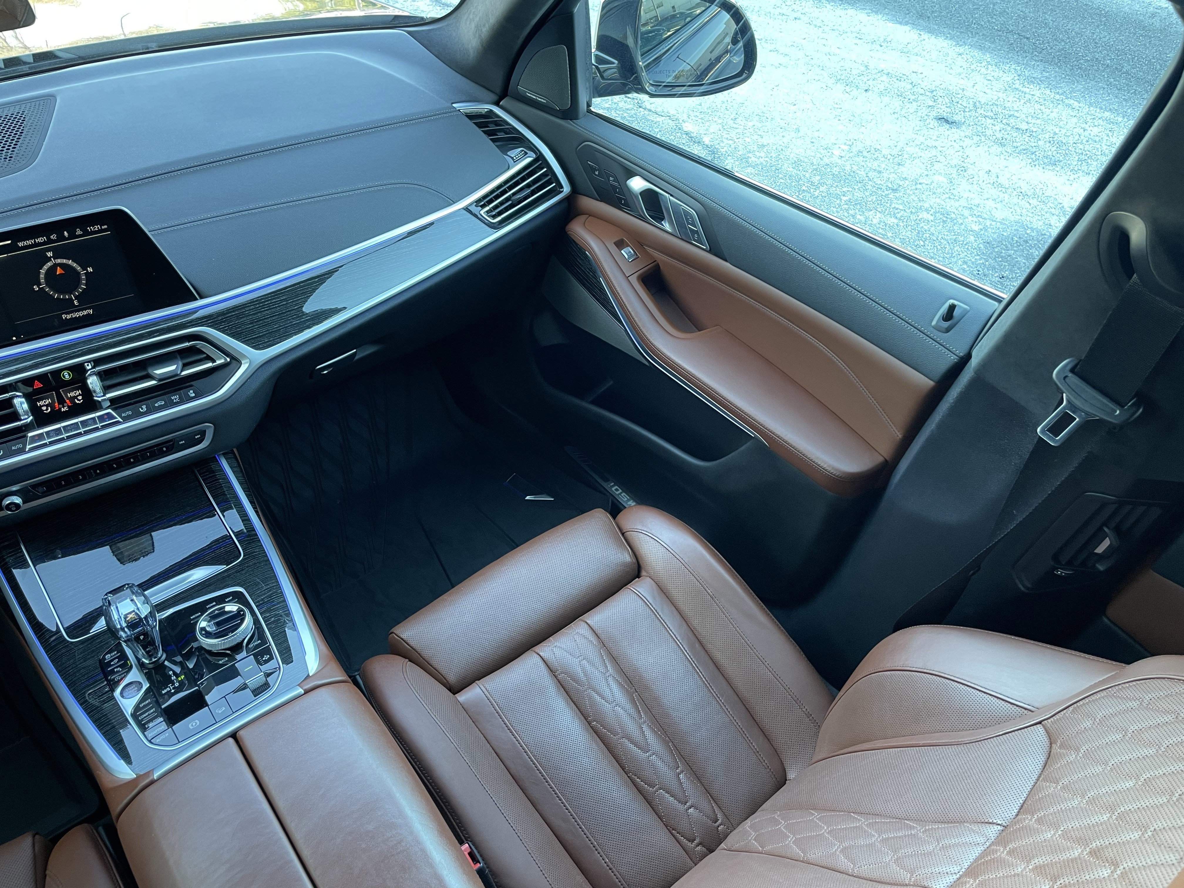 Used 2022 BMW X7 M50i w/ Luxury Seating Package image 18