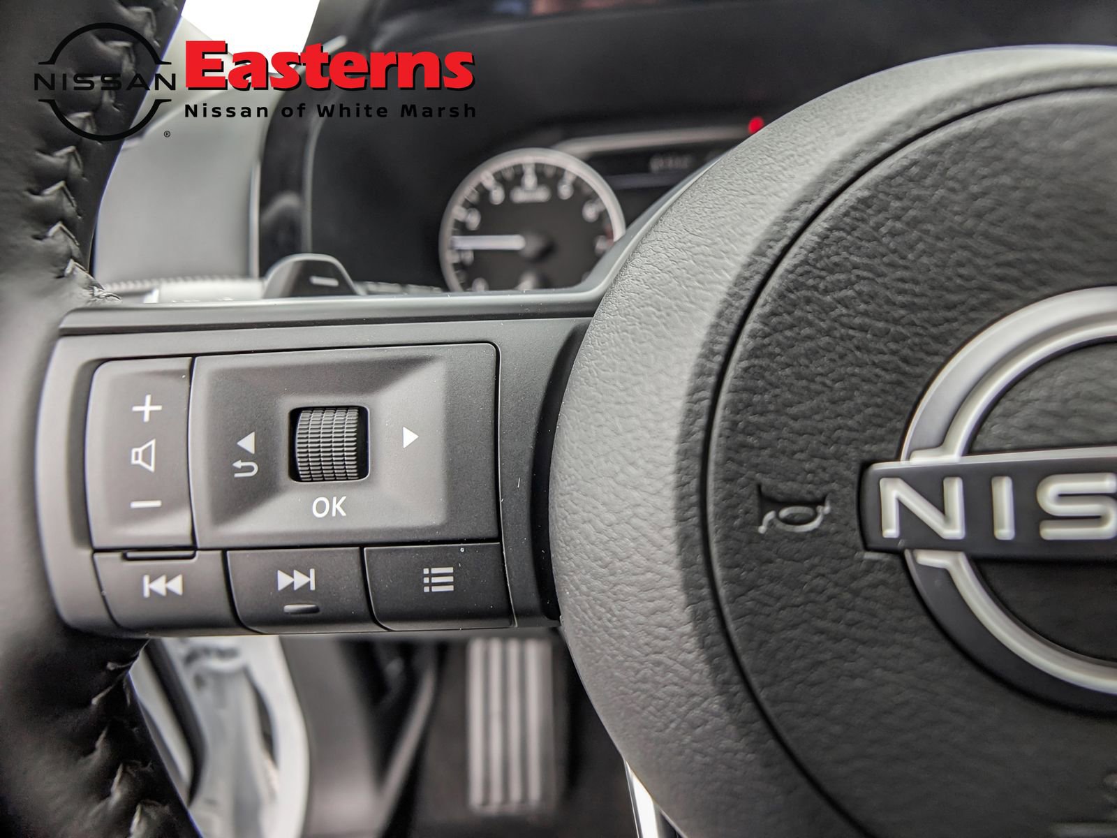 New 2025 Nissan Pathfinder SV w/ SV Premium Package image 18