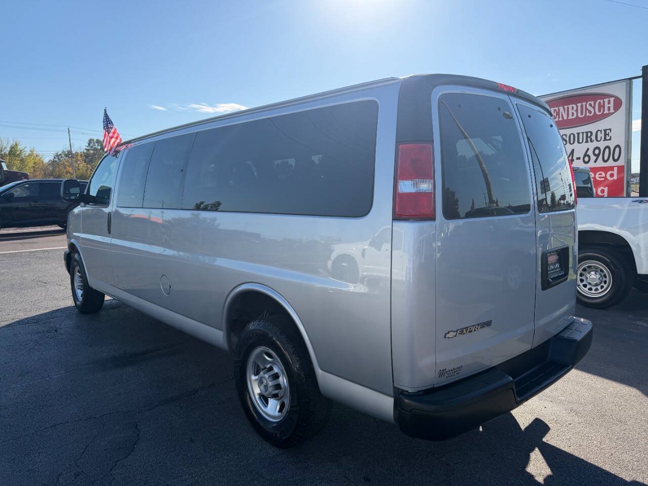 Used 2019 Chevrolet Express 3500 LS RWD image 8