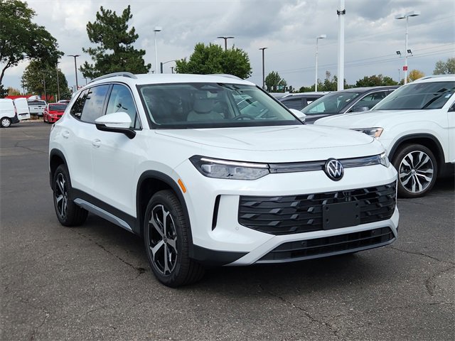 New 2025 Volkswagen Tiguan SE