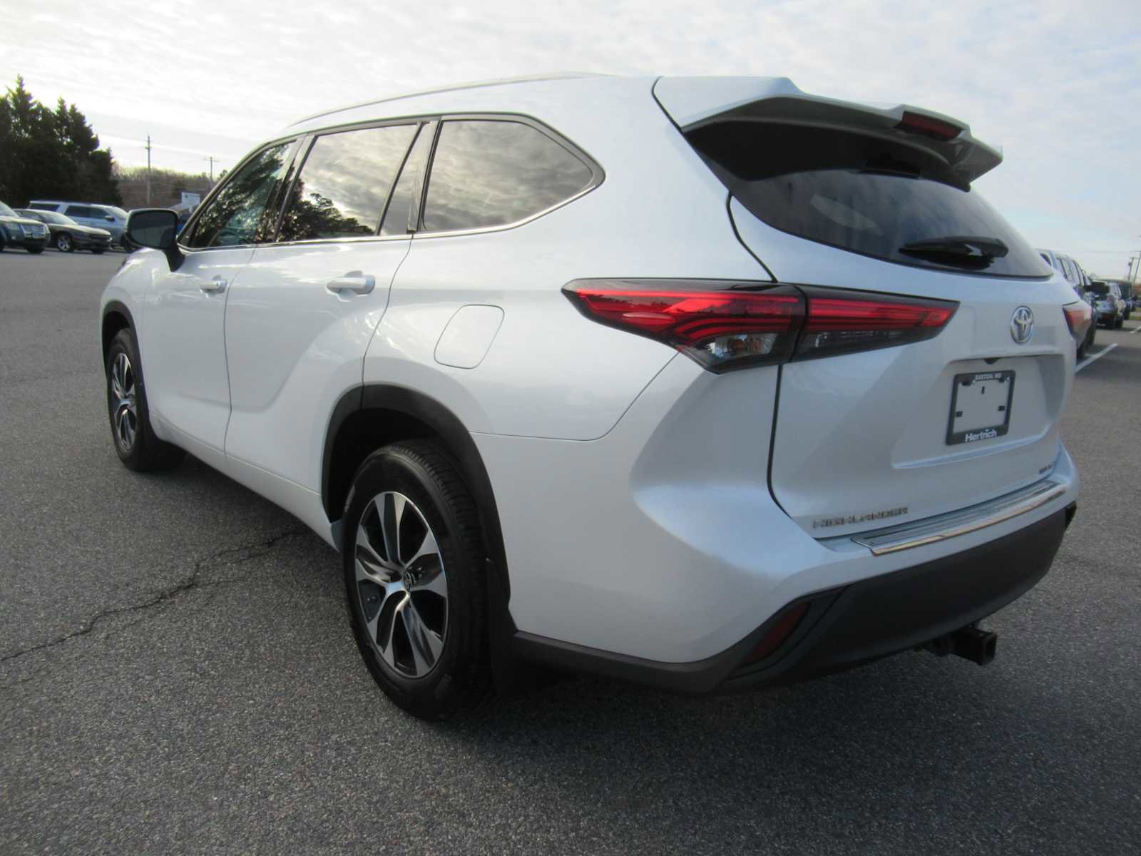 Used 2022 Toyota Highlander XLE image 7