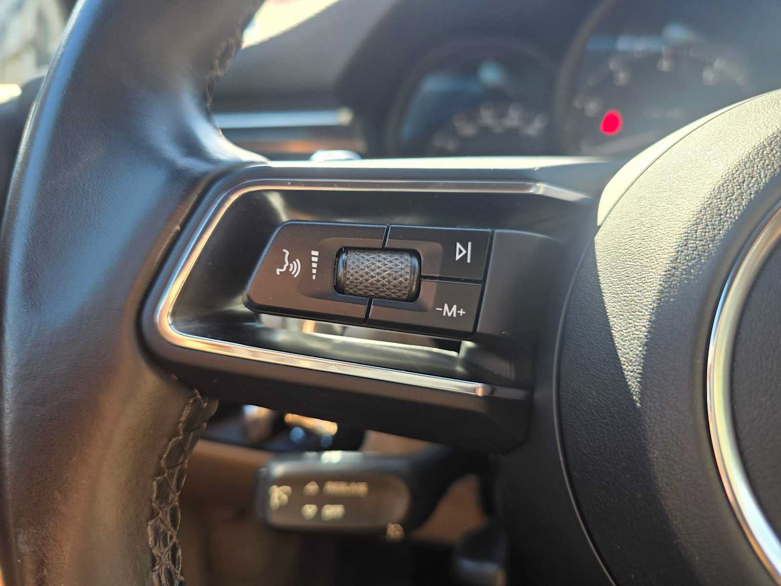 Used 2022 Porsche Macan AWD/4WD image 34