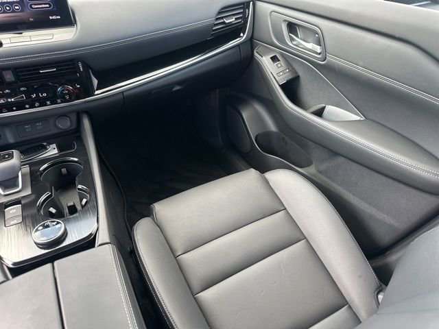 Used 2025 Nissan Rogue SL w/ SL Premium Package image 28