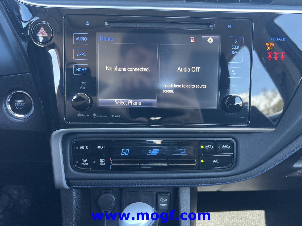 Used 2018 Toyota Corolla SE w/ SE Premium Package FWD image 7