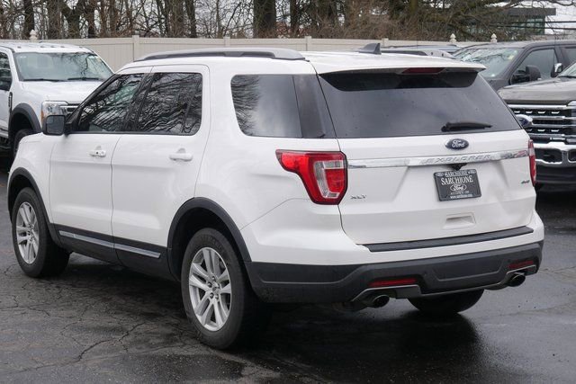 Used 2018 Ford Explorer XLT image 8