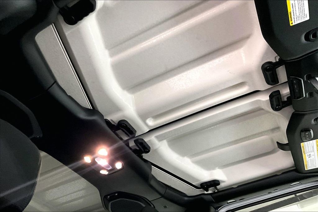 Used 2022 Jeep Wrangler Unlimited Sahara w/ Cold Weather Group image 19