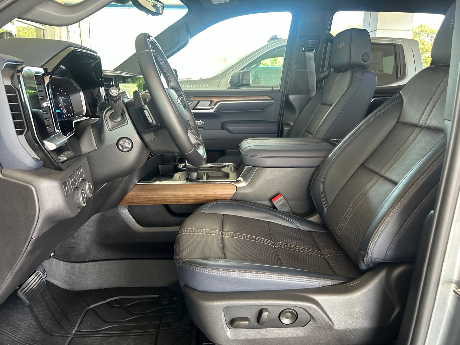 Used 2026 Chevrolet Silverado 1500 High Country AWD/4WD image 11