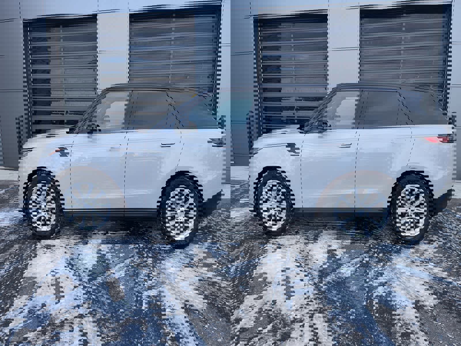 Used 2024 Land Rover Range Rover Sport SE image 2