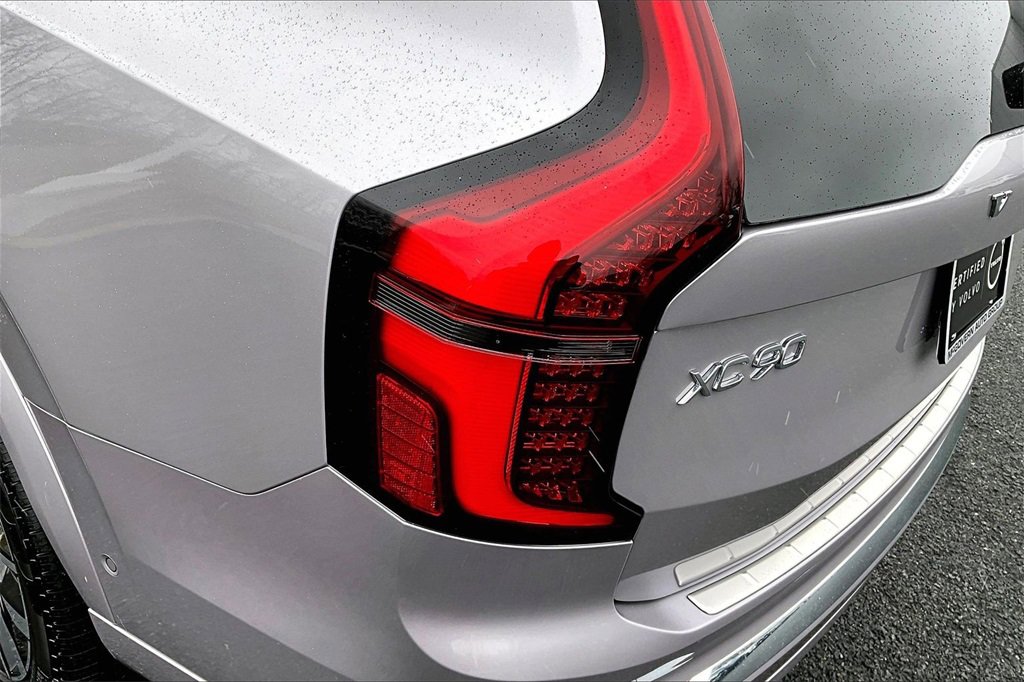 Used 2026 Volvo XC90 B5 Plus w/ Protection Package image 23
