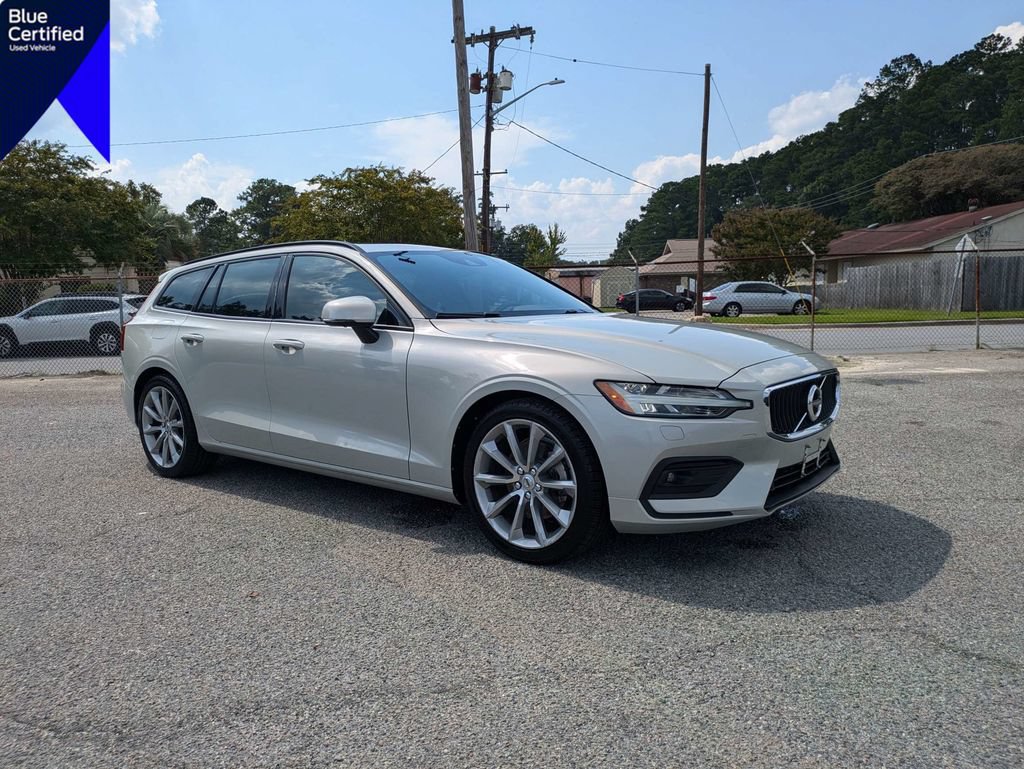 Used 2020 Volvo V60 T5 Momentum FWD image 1