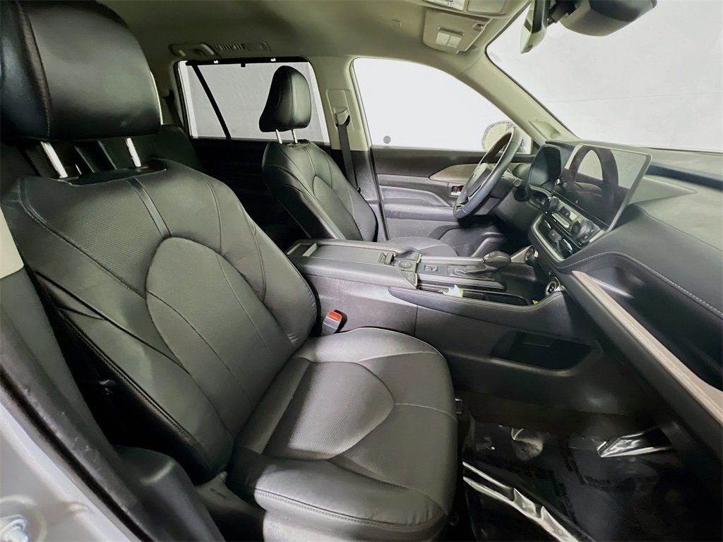Used 2024 Toyota Grand Highlander Limited image 25