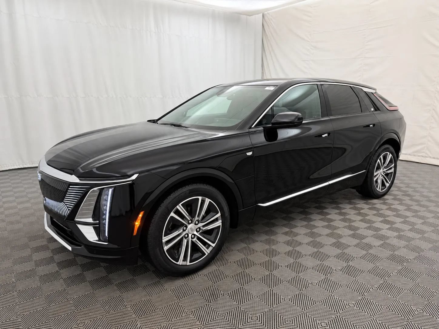 Used 2024 Cadillac Lyriq Tech w/ Driver Assist Package AWD/4WD image 2