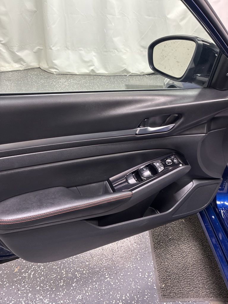 Used 2024 Nissan Altima 2.5 SR image 12