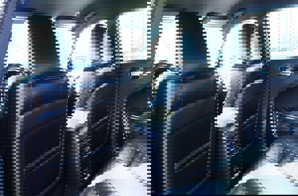 Used 2018 Chrysler 300 S image 31