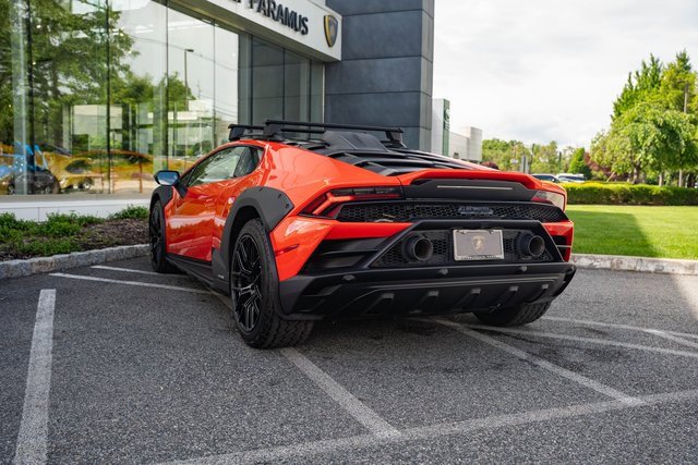 Used 2023 Lamborghini Huracan Sterrato image 21