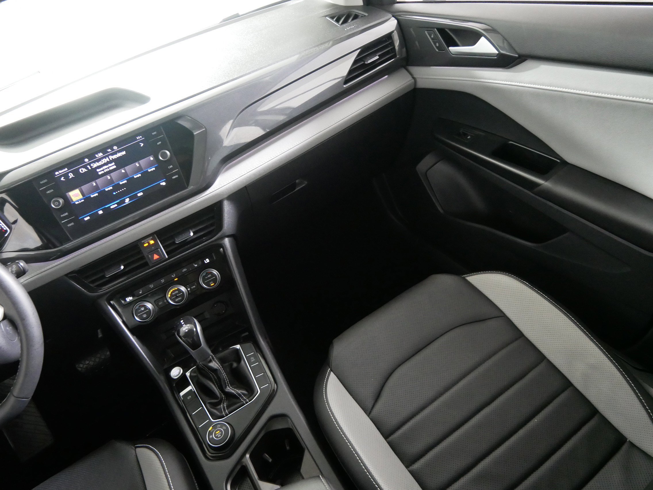 Used 2023 Volkswagen Taos SEL image 11