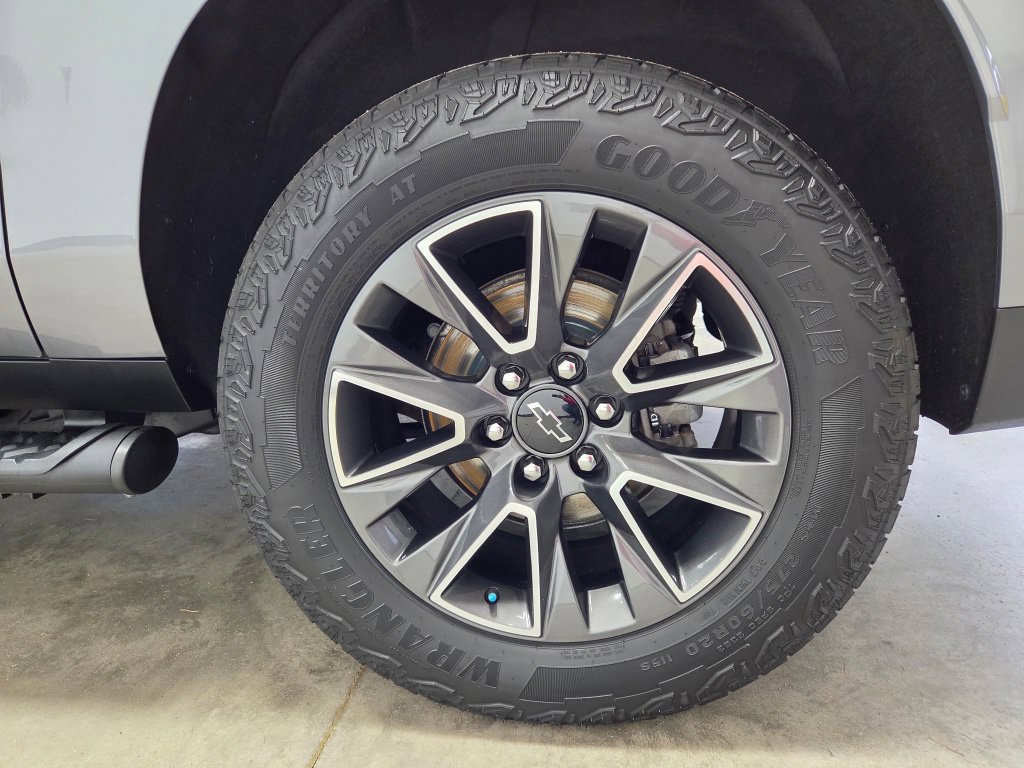 Used 2021 Chevrolet Suburban Z71 AWD/4WD image 14