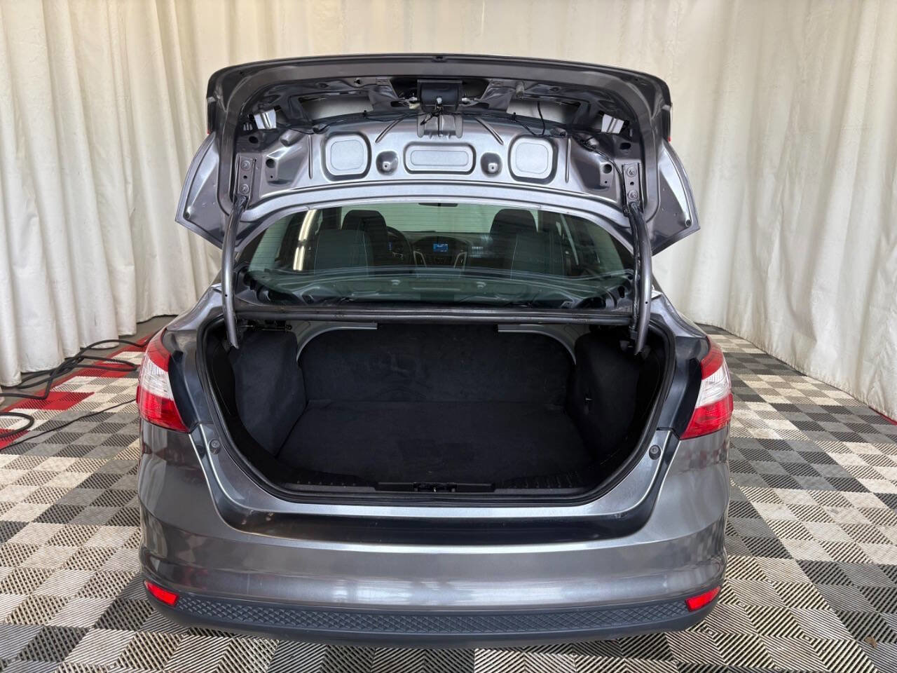 Used 2014 Ford Focus SE w/ SE Winter Package image 10