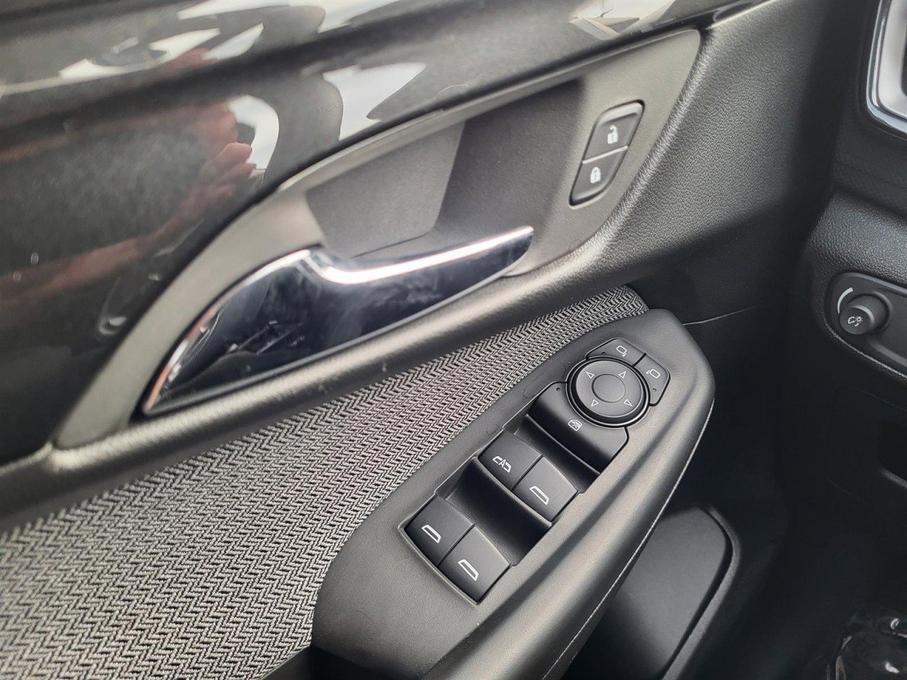 Used 2025 Chevrolet TrailBlazer LT AWD/4WD image 22