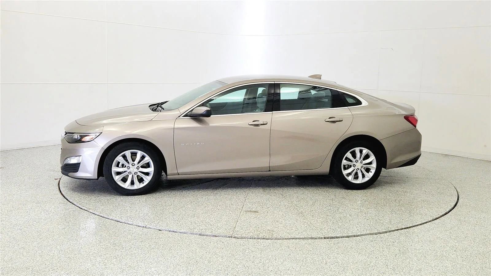 Used 2022 Chevrolet Malibu LT image 4