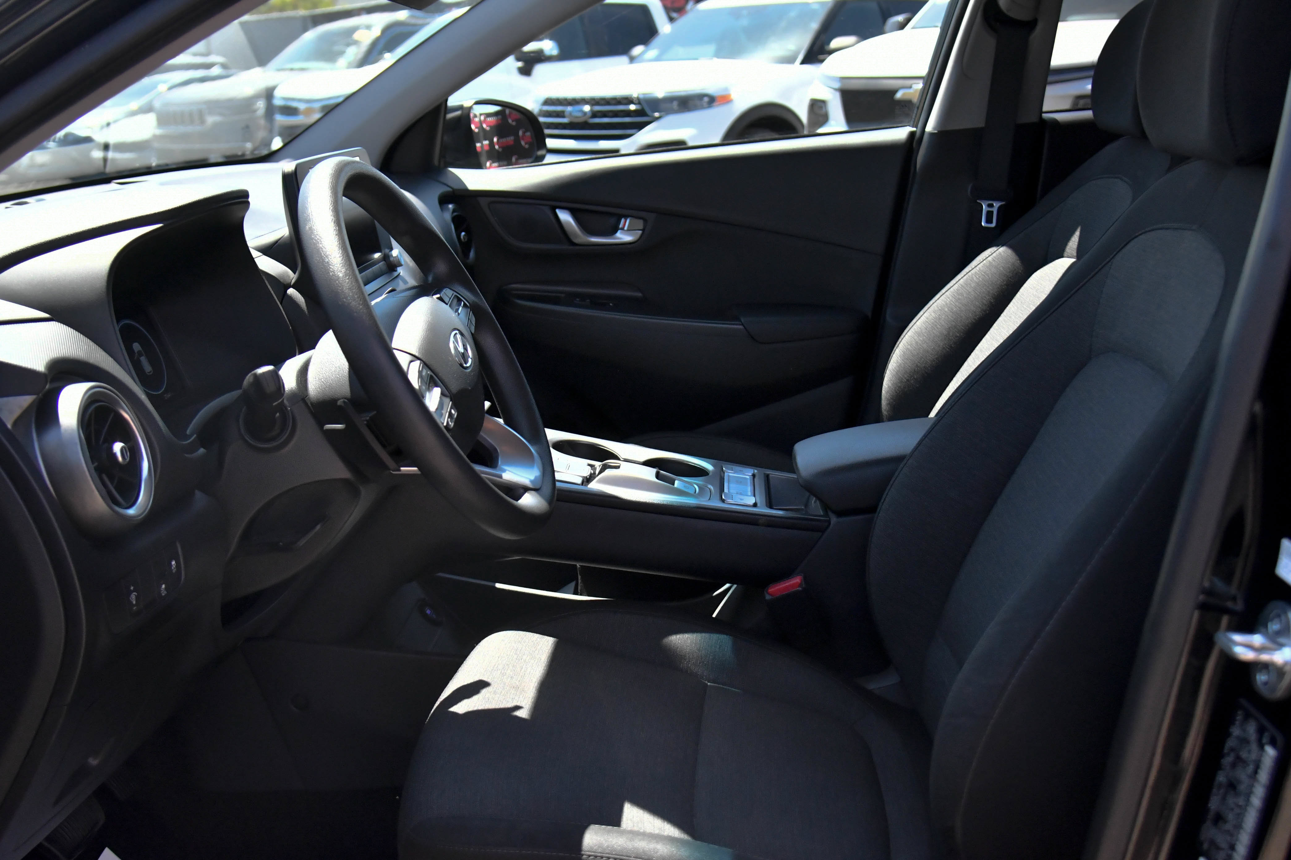 Used 2023 Hyundai Kona SE w/ Cargo Package FWD image 18