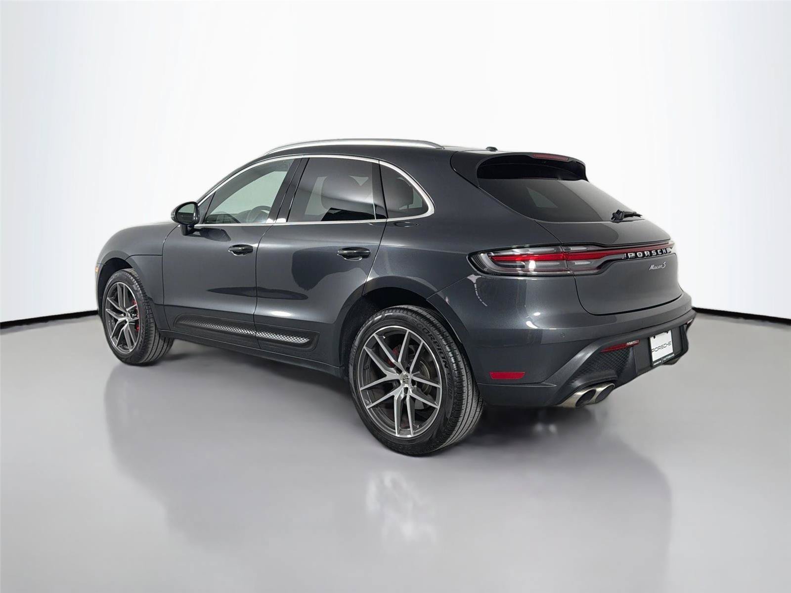 Certified 2023 Porsche Macan S AWD/4WD image 3