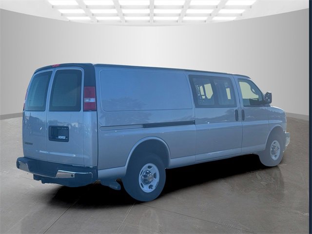Used 2025 Chevrolet Express 3500 Extended w/ Driver Convenience Package image 7