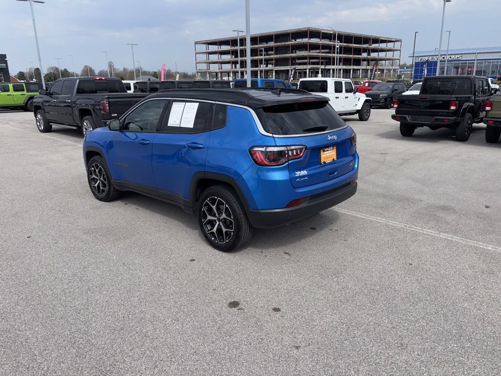 Used 2025 Jeep Compass Limited AWD/4WD image 3
