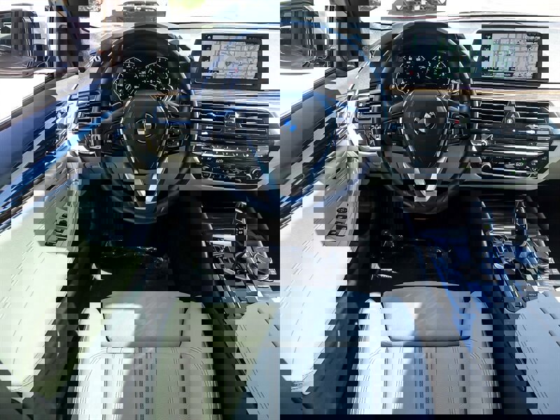 Used 2018 BMW 530i w/ Premium Package image 16