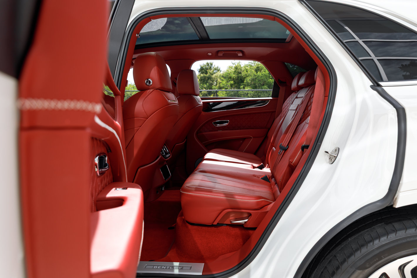 Used 2021 Bentley Bentayga AWD/4WD image 19