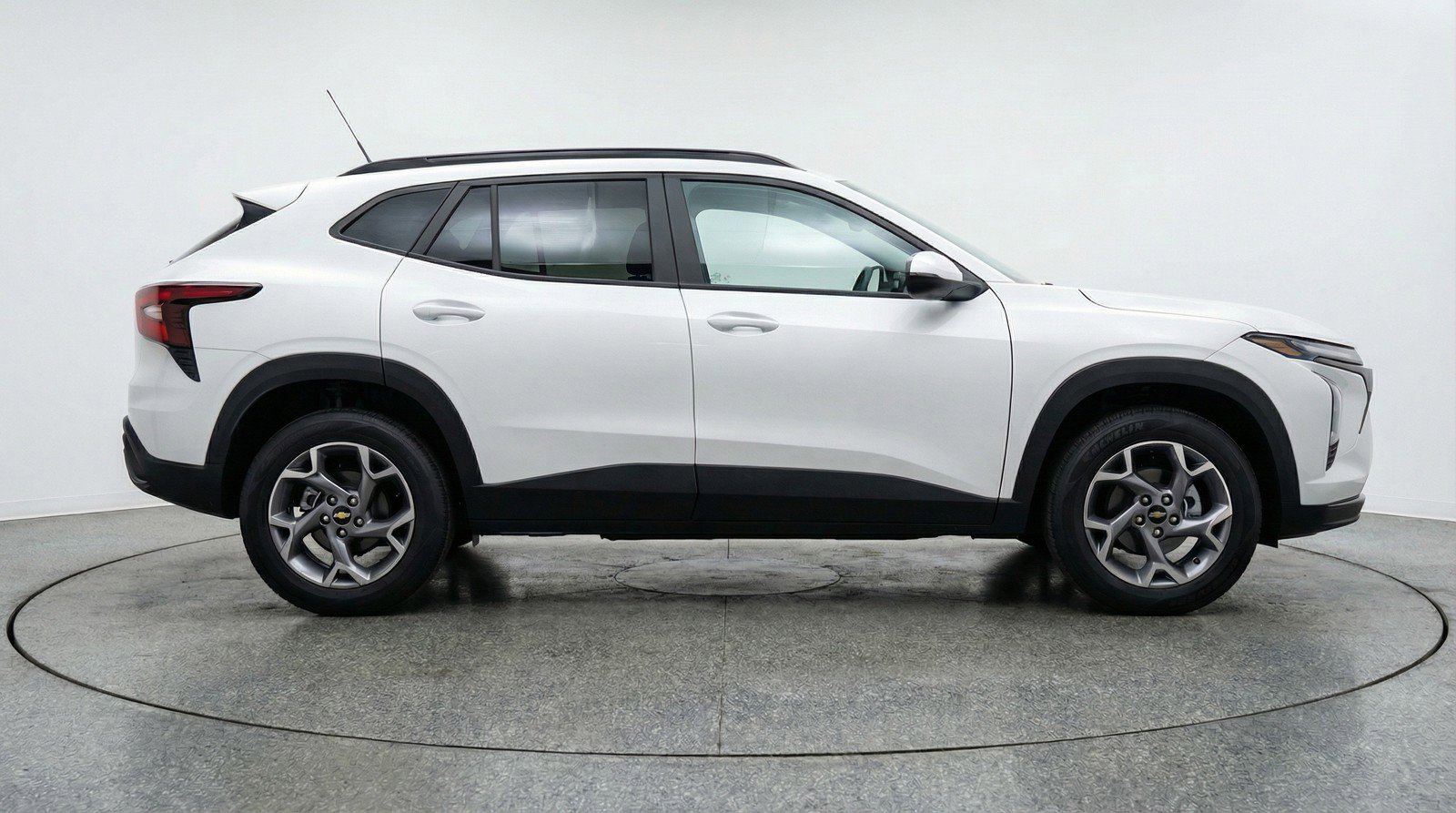Used 2025 Chevrolet Trax LT image 11