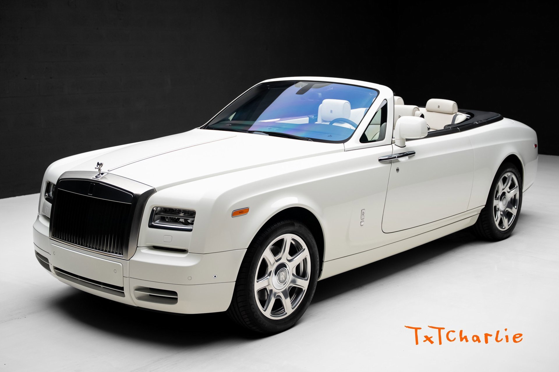 Used 2013 Rolls-Royce Phantom Drophead Coupe image 1