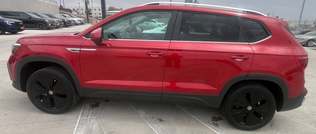 Certified 2024 Volkswagen Taos SE image 5