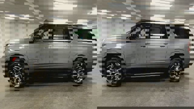 Certified 2021 Chevrolet Suburban LT w/ LT Signature Package image 5