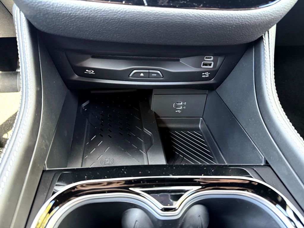 New 2026 Chrysler Pacifica Limited w/ Uconnect Theater Family Group image 30