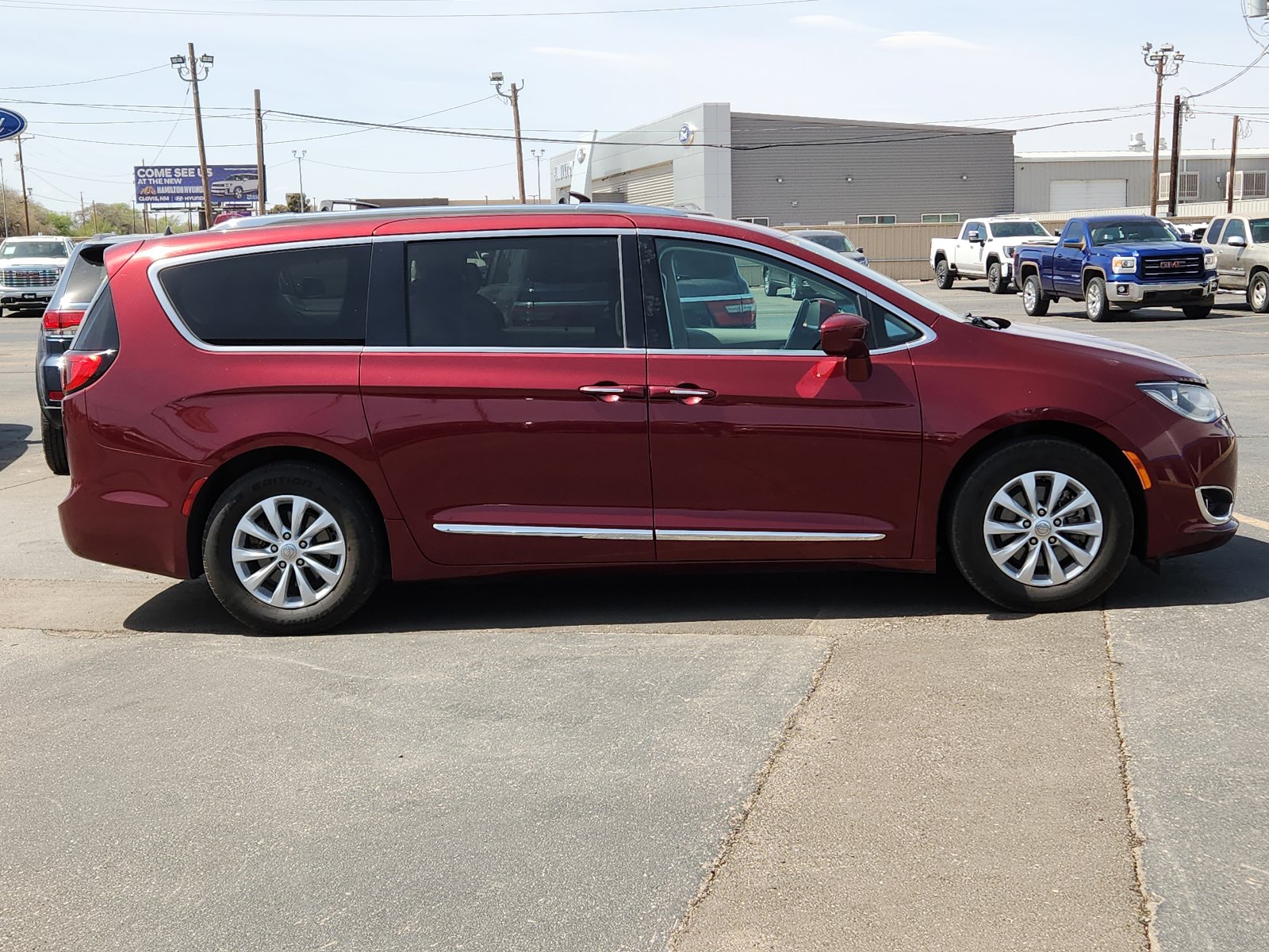 Used 2018 Chrysler Pacifica Touring-L FWD image 5