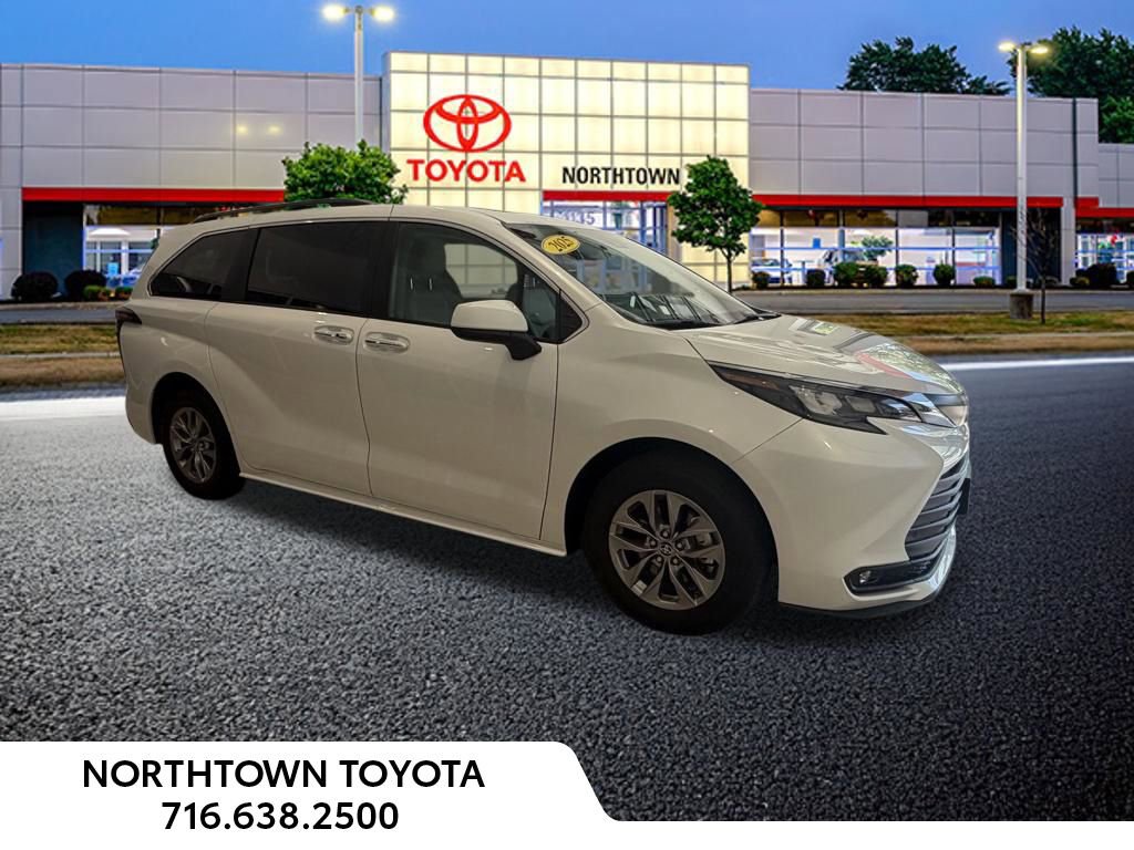Used 2025 Toyota Sienna XLE w/ XLE Plus Package FWD image 10