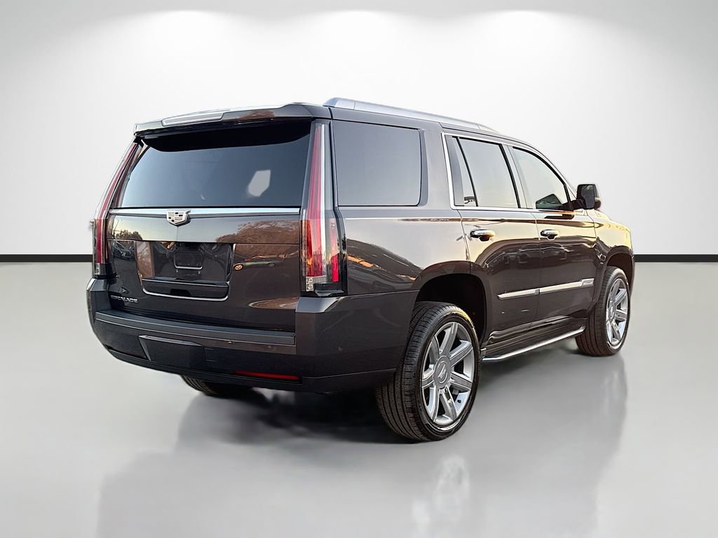 Used 2017 Cadillac Escalade Luxury image 3