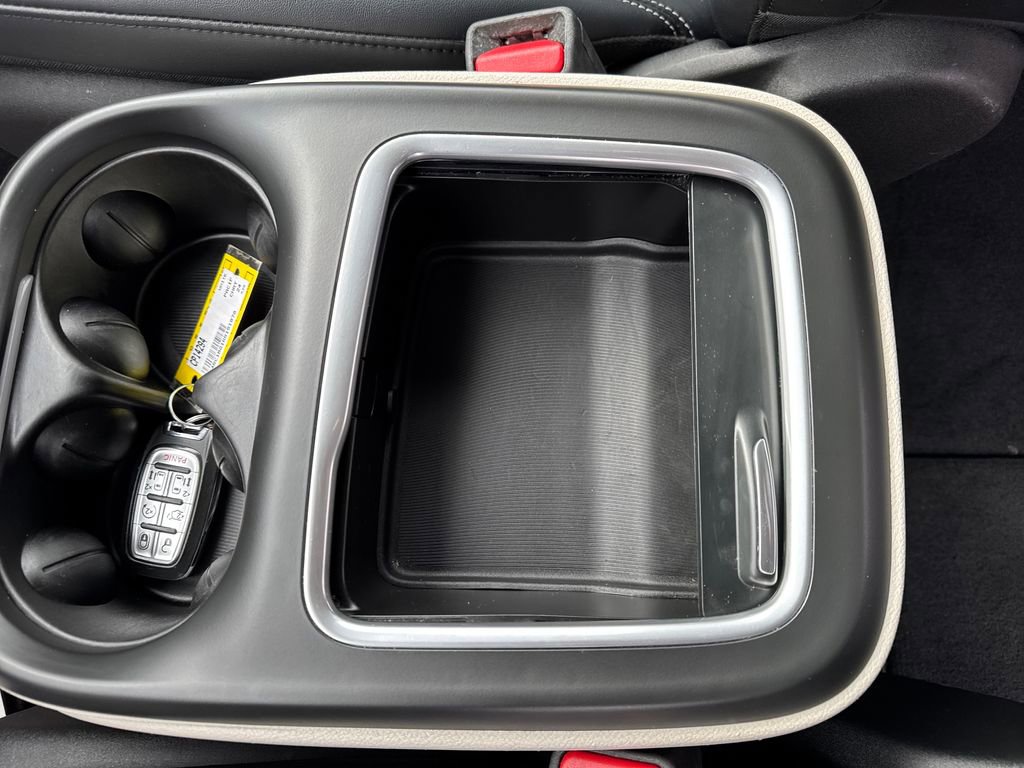 Used 2024 Chrysler Pacifica Touring-L image 25